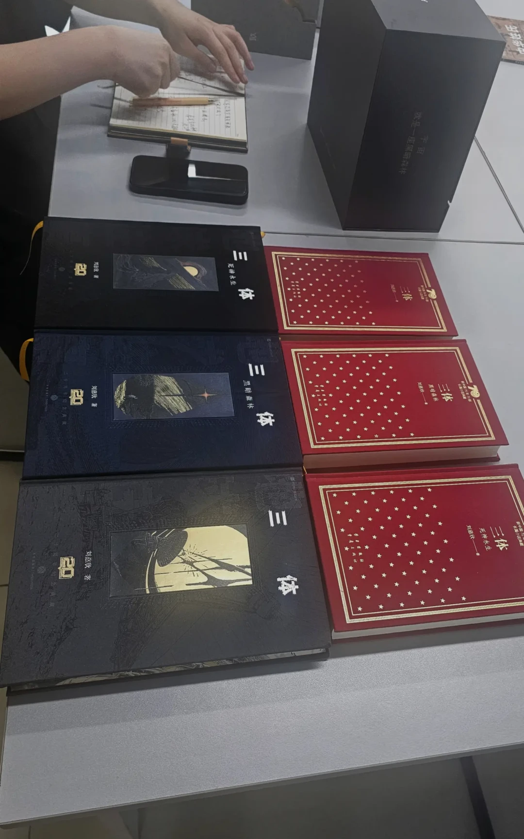 《三体》20周年众筹被骂「割韭菜」,发帖人却是装帧方参与者:张晓雨时隔20年回归,众筹版是唯一的满配版本,错过就是永久降级