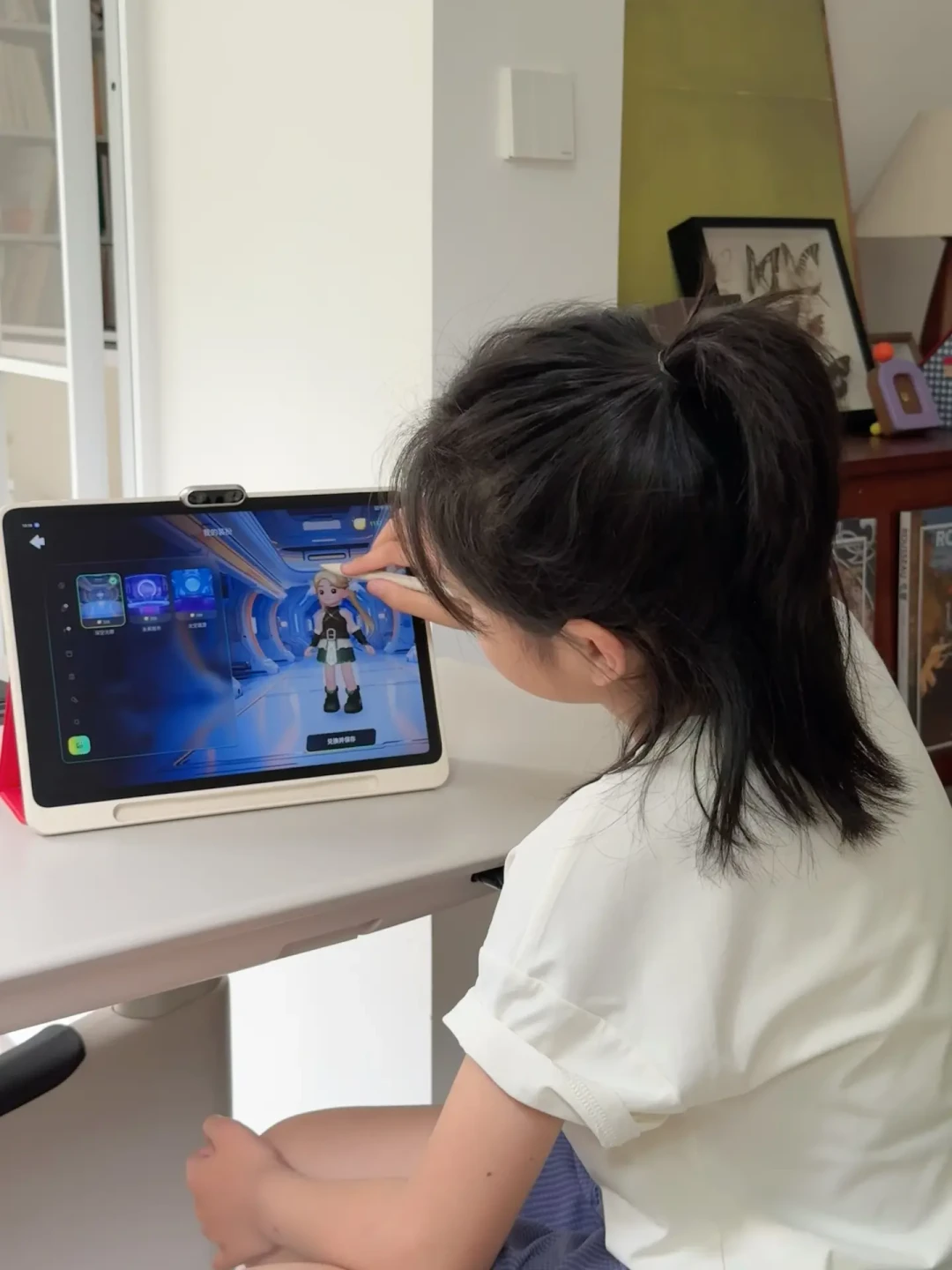 学习机还是平板?翻了100多条真实帖,给开学季选学而思的家庭算清两笔账、三个分岔信号