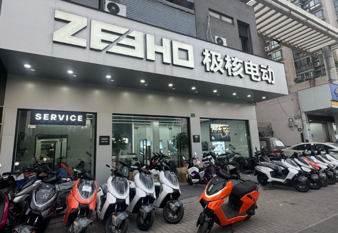 AE6 24日定价,九号M5 MK2紧随其后:1.5万档电摩的三选一,评论区已经替我们吵完了