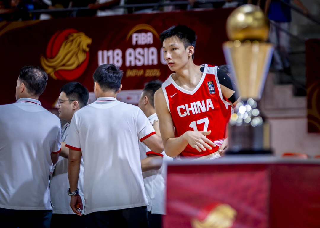 U18亚军创12年最佳,但26比6的前场篮板差距提醒你:该欢呼的欢呼,该记住的记住