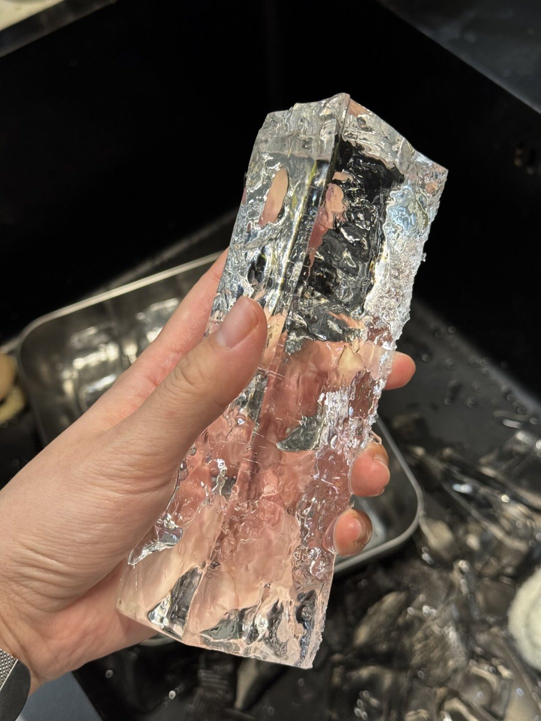 在家调酒总差酒吧一截？别急着补酒，先看你冷冻室里那盒冰