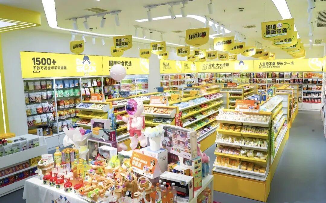 同一瓶468毫升冰红茶,一份实测说贵6.8%,另一份说便宜21.7%——进量贩零食店前,先学会看克价