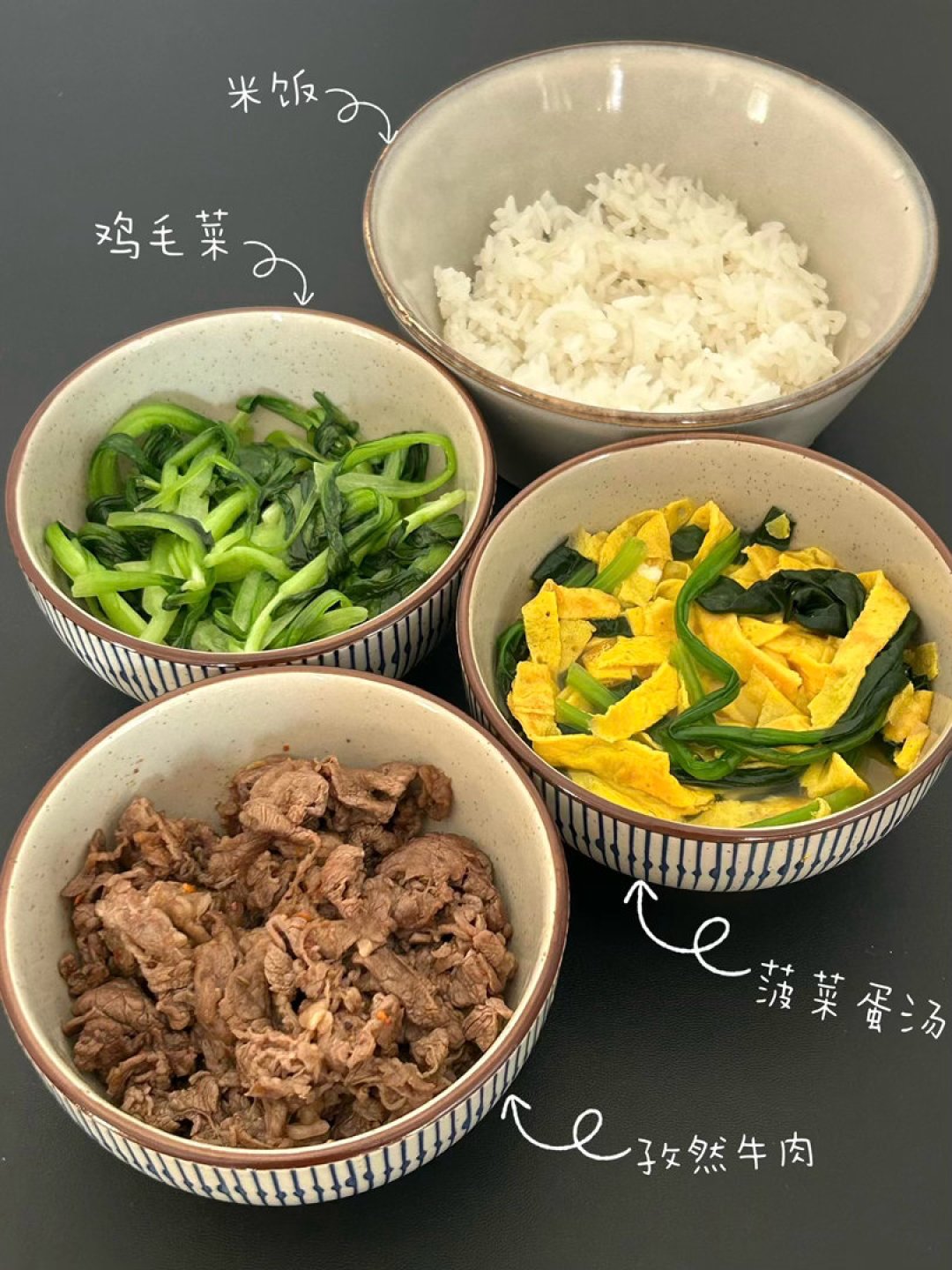 100大卡的薯片只有一口,100大卡的黄瓜有一斤多:我把18种常见食物真正能吃的量摆了一遍,秋天想吃饱还掉秤,先看这张表