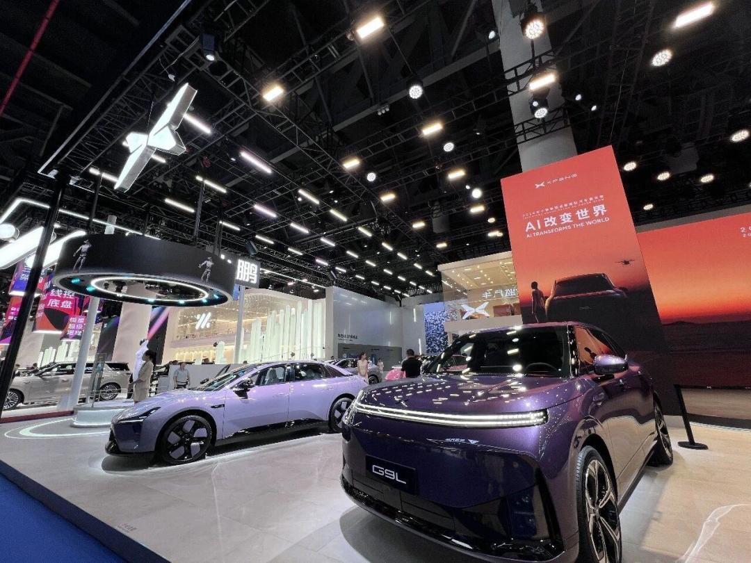 何小鹏说纯视觉和激光雷达的争议2027年会消失,结果这周吵得更凶了:雷达都下放到8万的车了,买车到底要不要为它买单