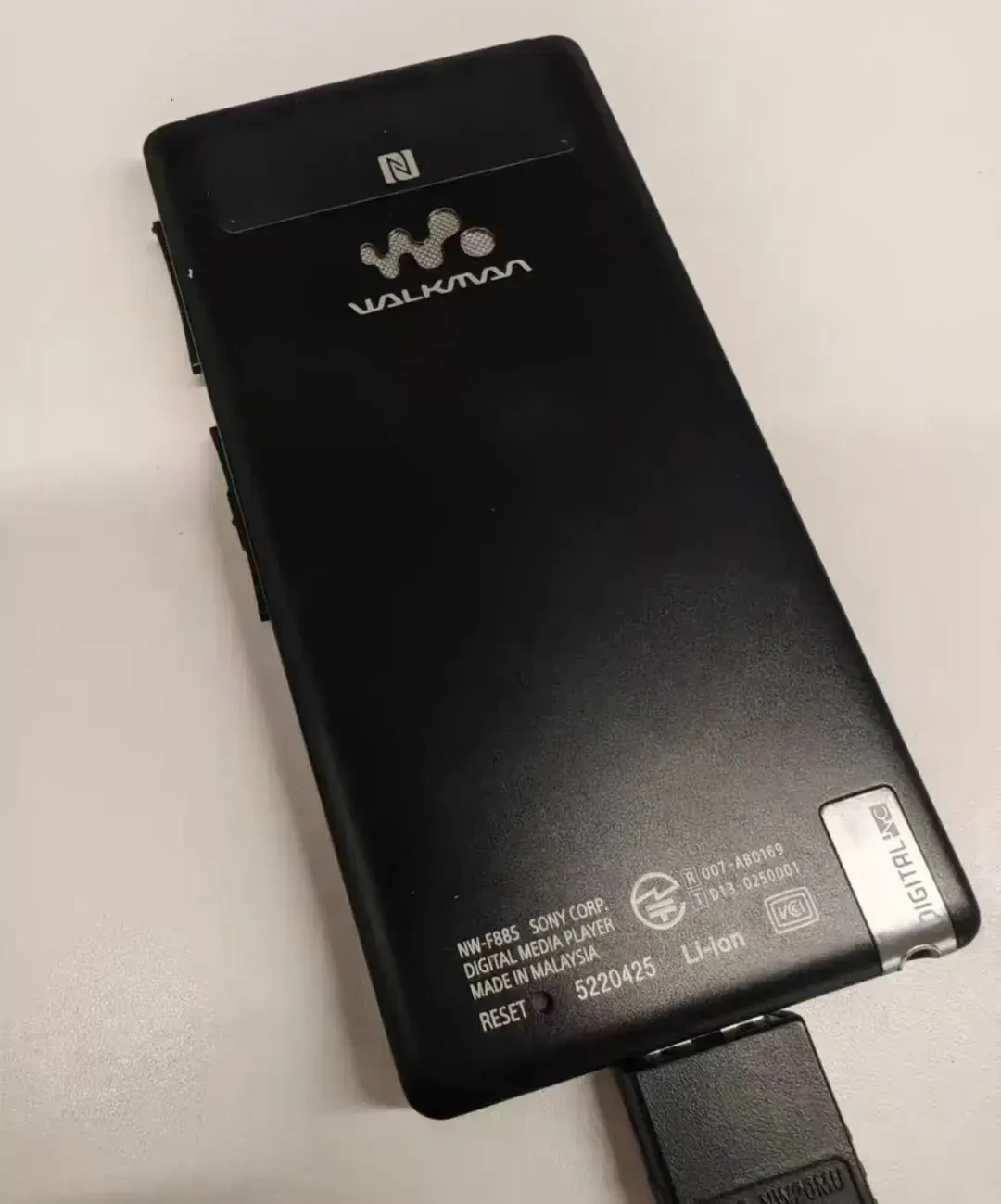 Walkman停产后,最忙的是维修铺:复活一台老随身听,皮带3块,转接头曾被挂到8500日元