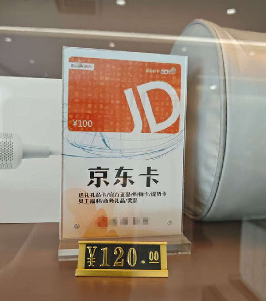 邵艺辉给亚朵星球拍了支没有枕头的广告,评论区都说心甘情愿买单:免费眼罩抽奖规则、枕头行情和双十一前的两个窗口,我整理完了