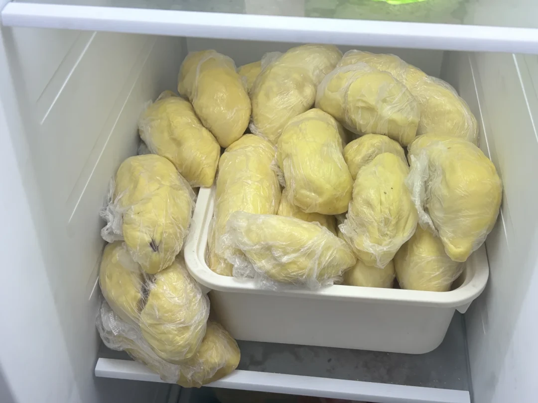 囤了两箱榴莲，能放到冬天吗：价格崩了之后，这问题在评论区爆了，我翻了几十条囤货帖找到答案