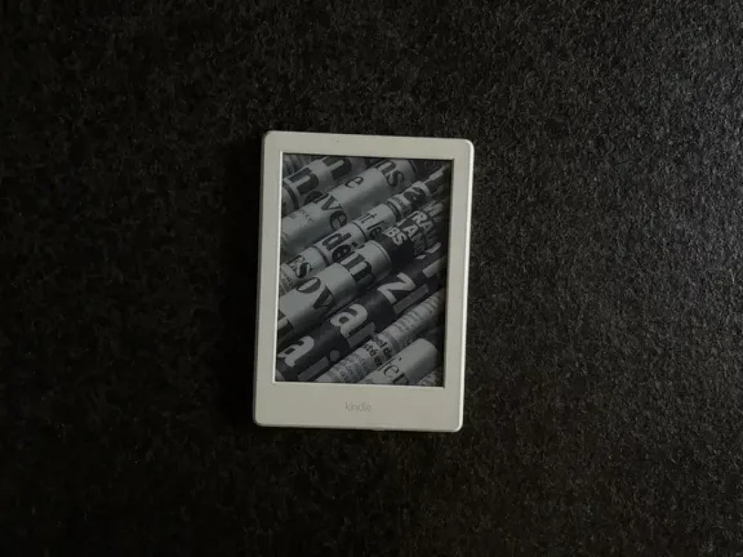 Kindle涨价，二手也跟着涨：有人却翻出十年前的老机器，用AI把它复活成桌面搭子
