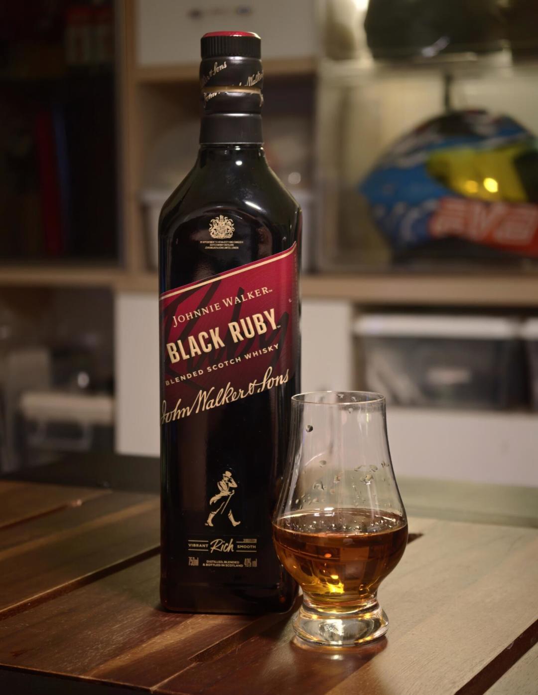 排队半小时,喝一杯网上卖144元的新酒:Whisky L收官,尊尼获加把宝押在了200元内