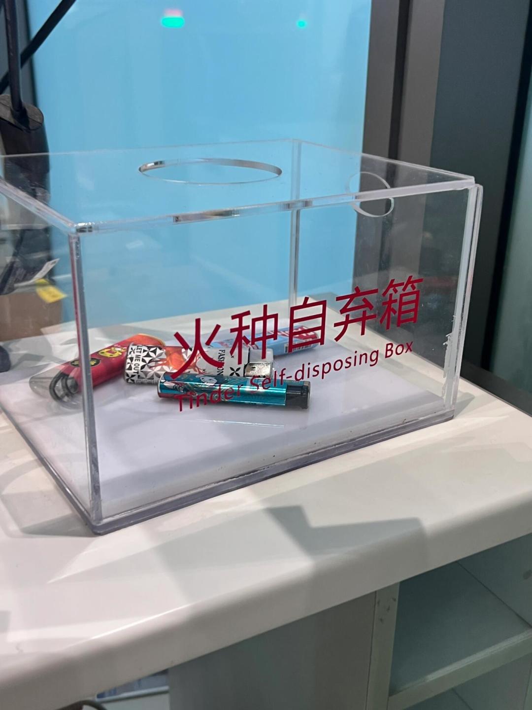 安检扔掉的那只打火机,正在到达层等人免费领:翻完十几个机场的领取机和争议帖,我把弃置火机的去向理清了