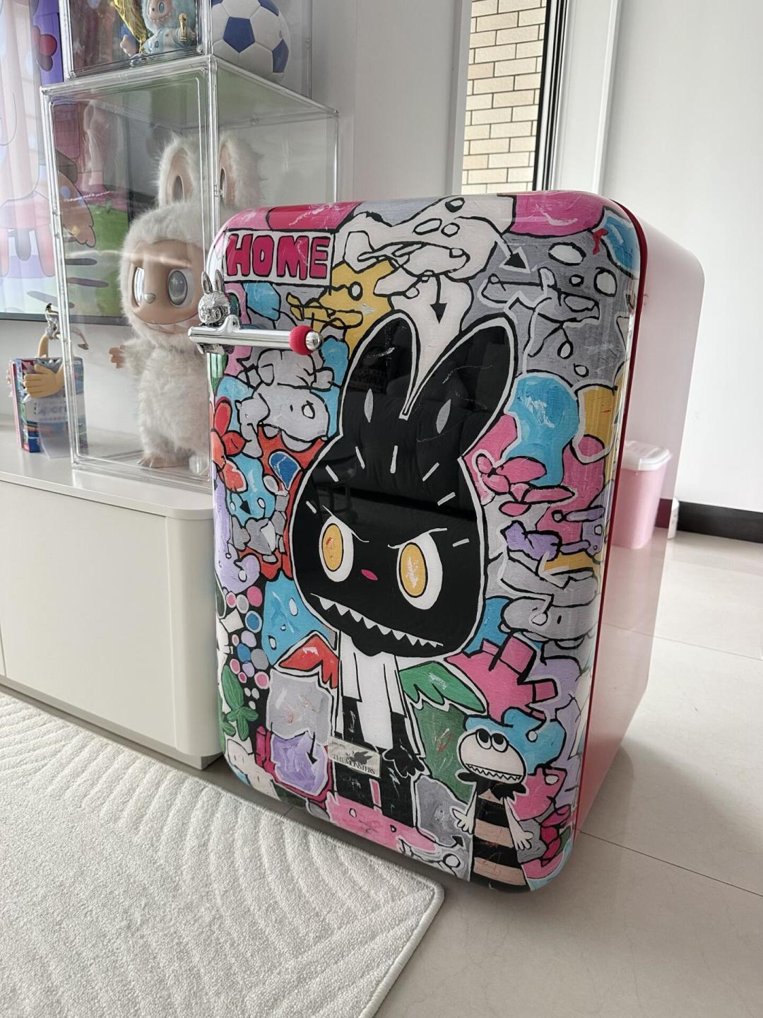 5999元的LABUBU冰箱秒空,400多元的星星人风扇刷屏:泡泡玛特的IP家电,先分清两种付费逻辑再掏钱