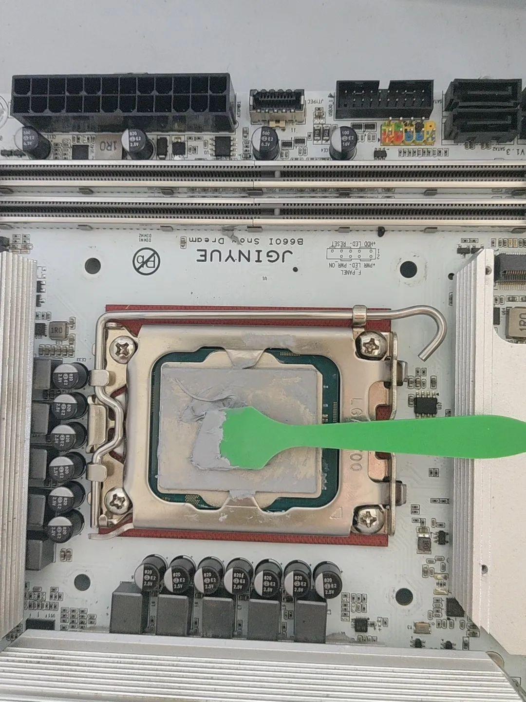 Q1K1全核5.3、14900HX超频成功:魔改U这波