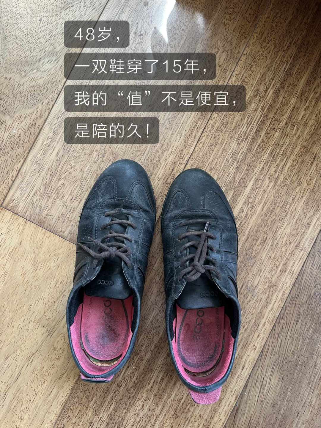 刷不完的“福建顶配平替爱步”,张口就是商务穿搭自由:平替替不了什么,全藏在鞋垫底下