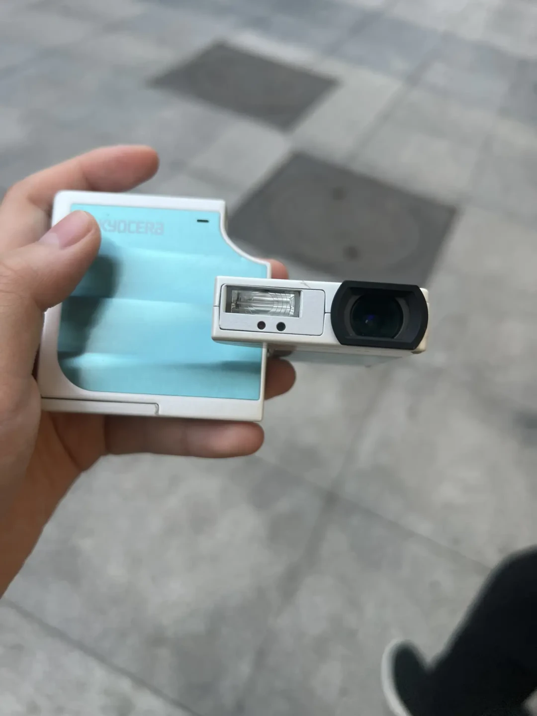 佳能CCD被炒到1000+,京瓷这台翻转镜头还能三百收:SL300R、SL400R和康泰时版差在哪,先看完这笔溢价账