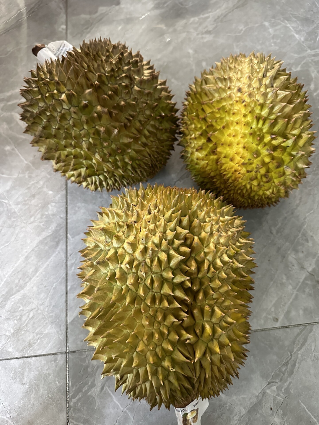 榴莲跌到19.9元一斤，开出生包先别扔：没开的、已开壳的、果肉全生的，各有各的救法