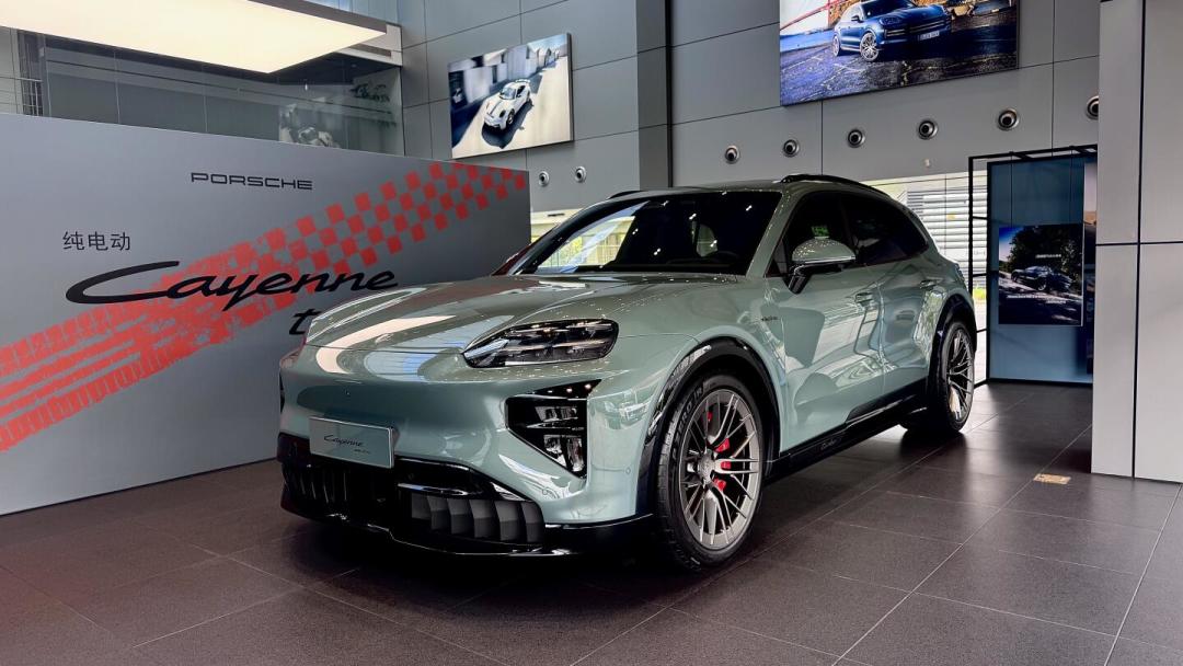 纯电卡宴Turbo陆续到店,111.8万起比德国便宜45万:交不交钱,先看你属于这三种人里的哪一种