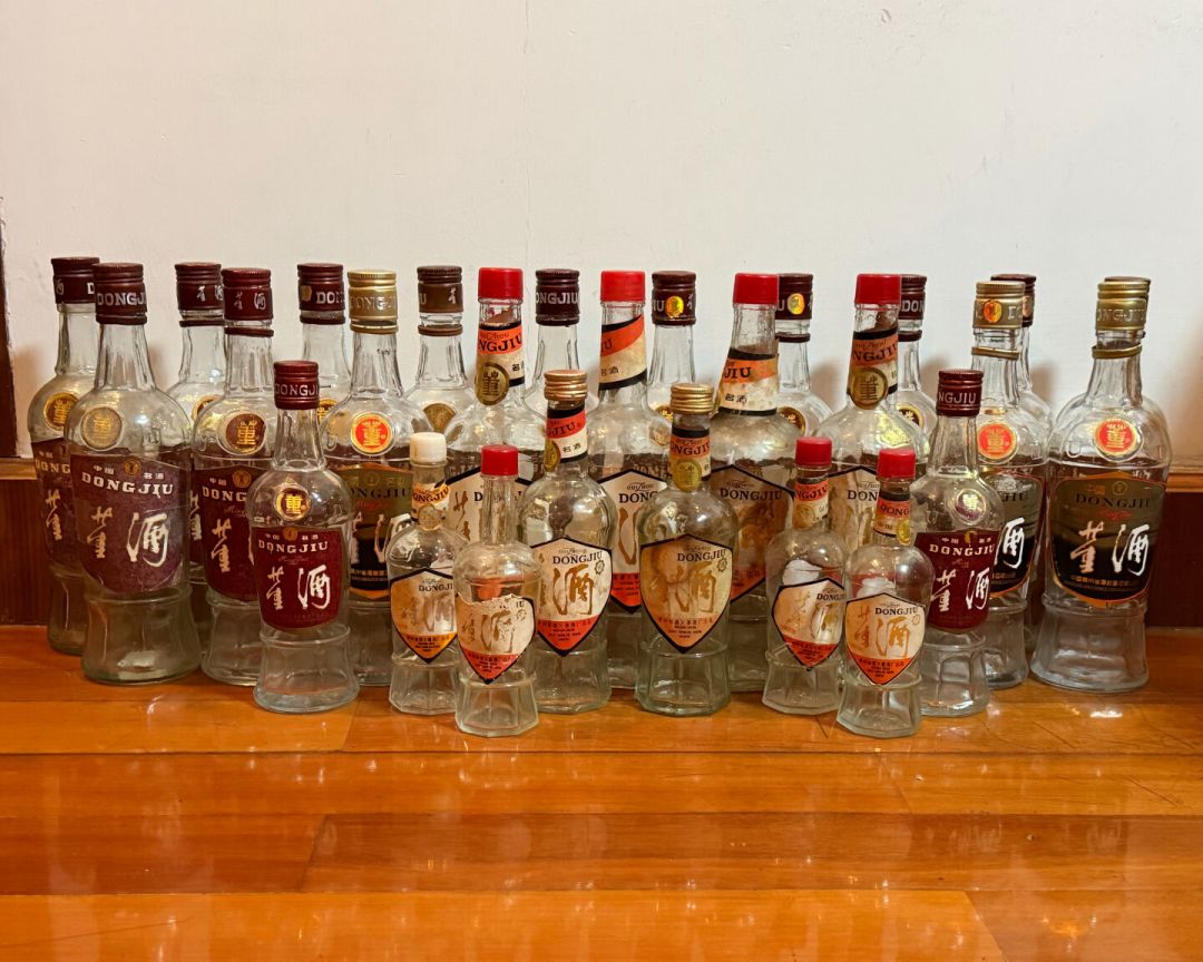 新董酒跌到85元一瓶,80年代老董酒却报价上万:家里那瓶落灰的,到底是哪一档?