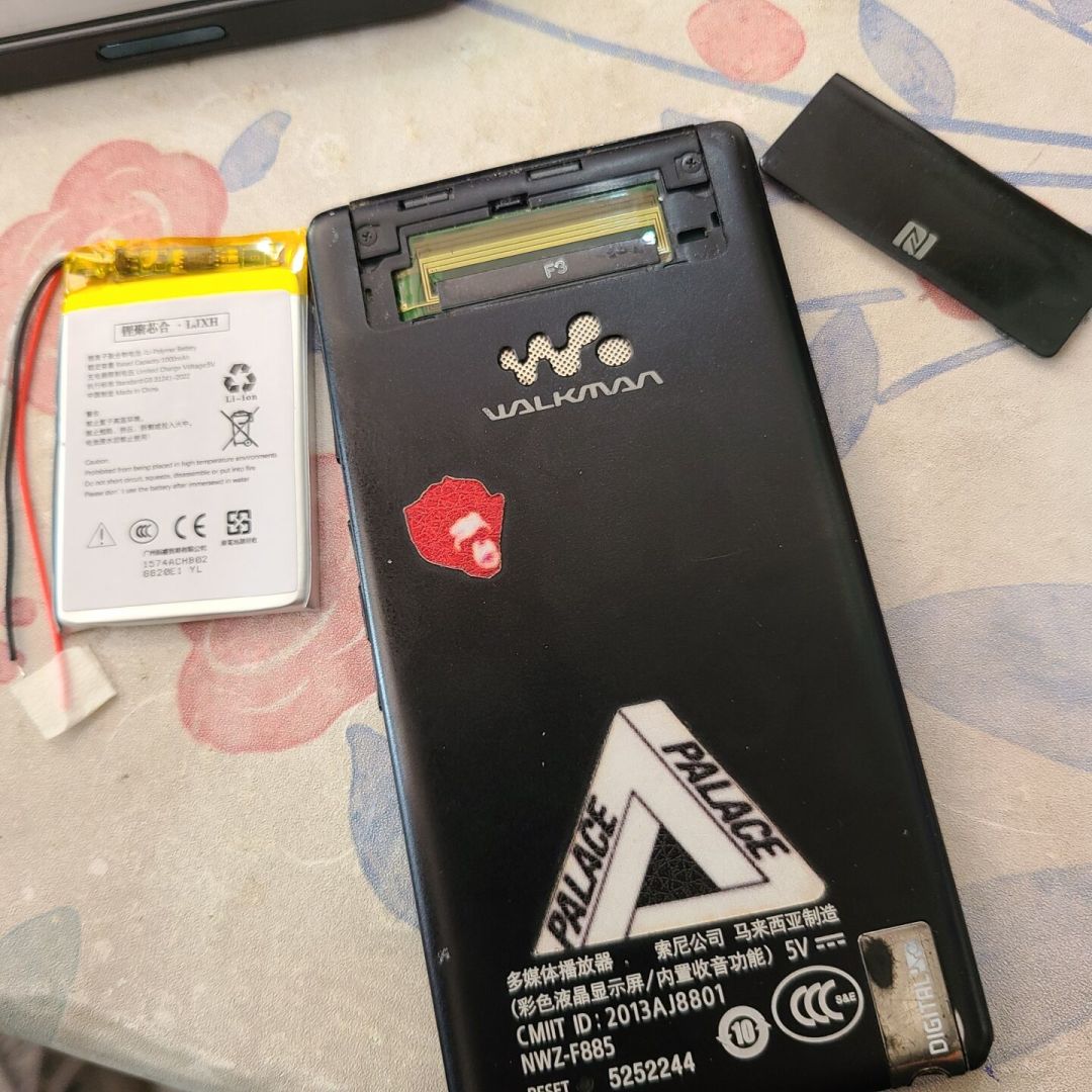 朋友送我一台10年前的索尼Walkman,2026年还值得听吗?四道坎三个出口,先算清成本再翻抽屉
