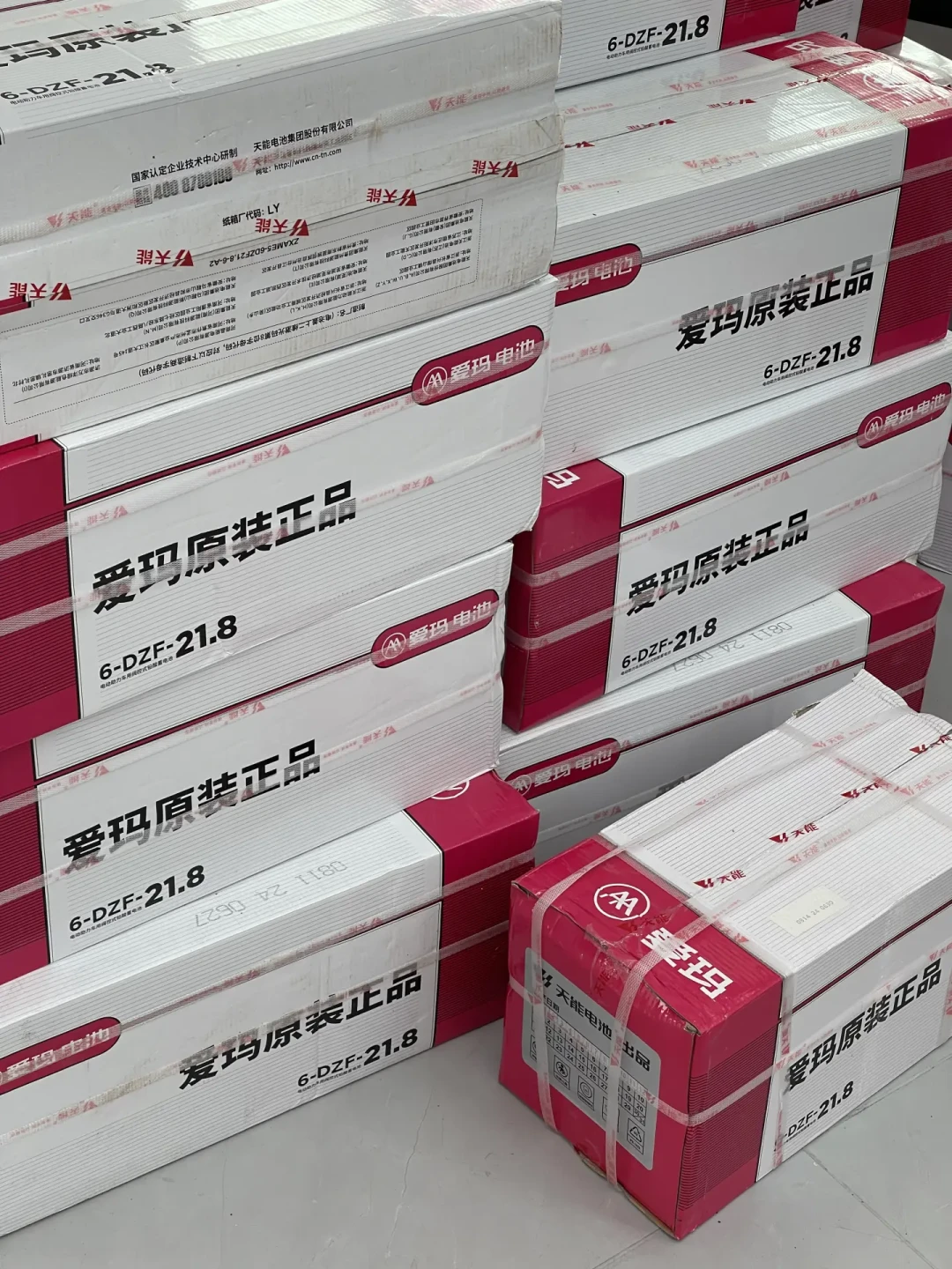 爱玛换电池,先别急着掏钱:原装、石墨烯、锂电怎么选?399到2100元真实换价拆解,算清哪档更划算