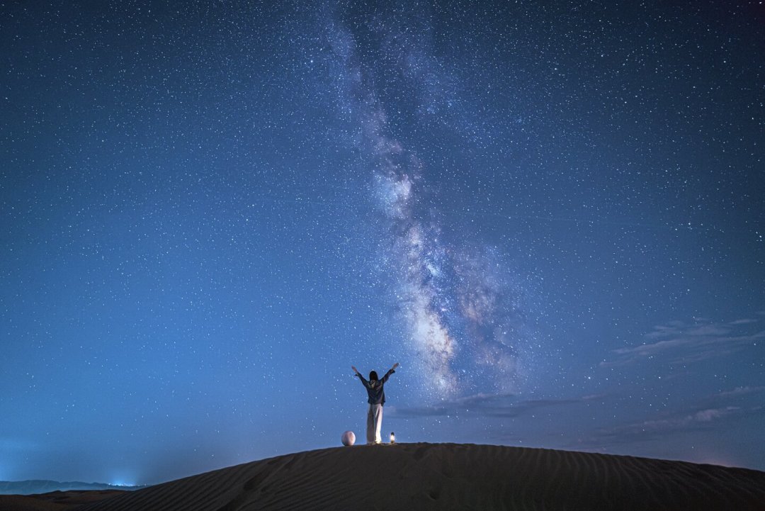 营地自带拍摄300、观星团500、专人跟拍1000+:中卫沙漠拍银河的三种花钱方案,全网真实反馈我们扒了一遍