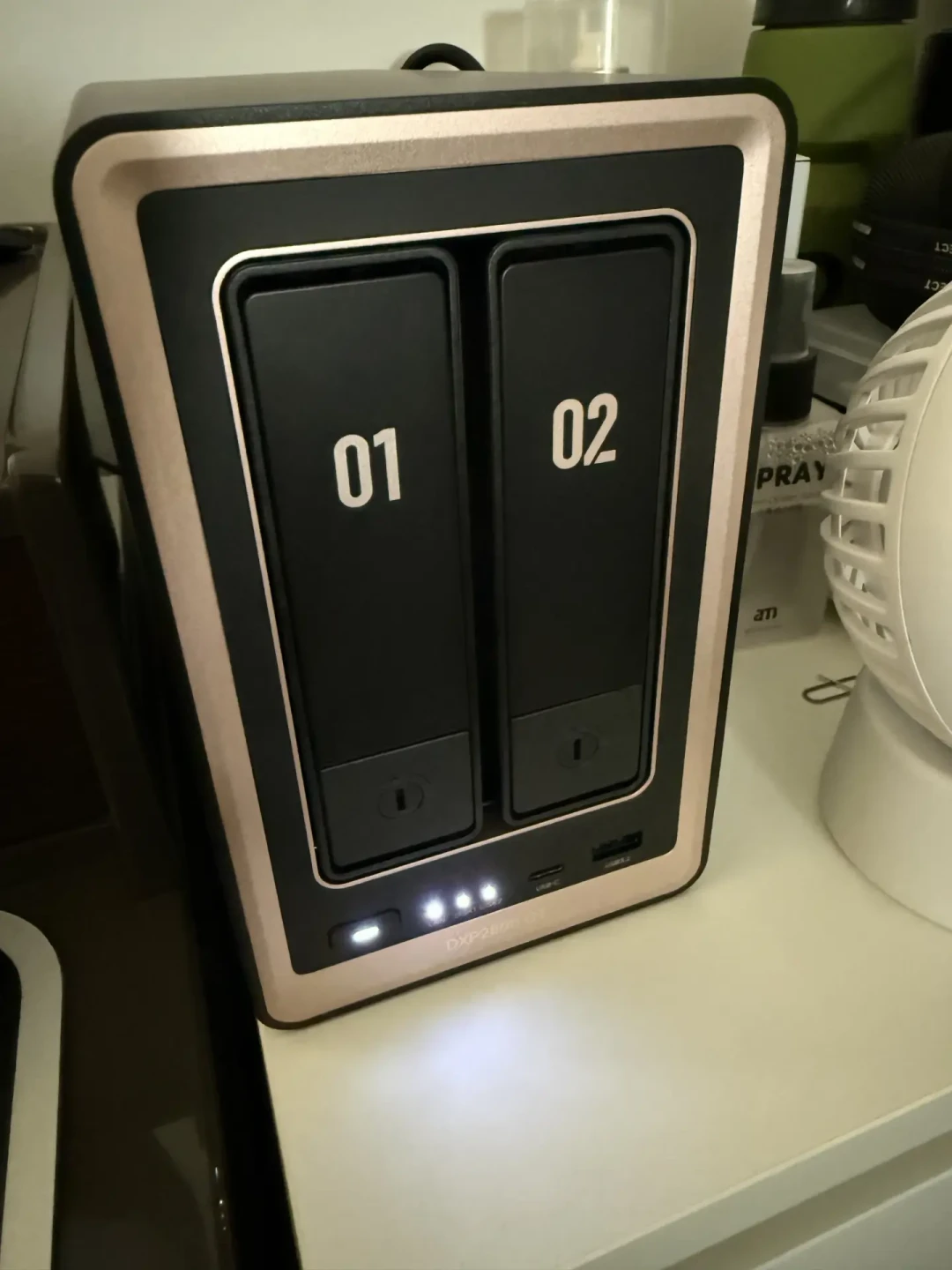 NAS是省钱还是消费陷阱?3天5个同款问题吵上知乎:对完两派的账本,分歧的根子在两个数字