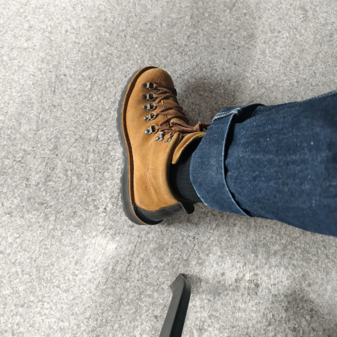 三双红翼全处理了,还是丹纳舒服?两派工装靴玩家吵翻了,第一双到底怎么买