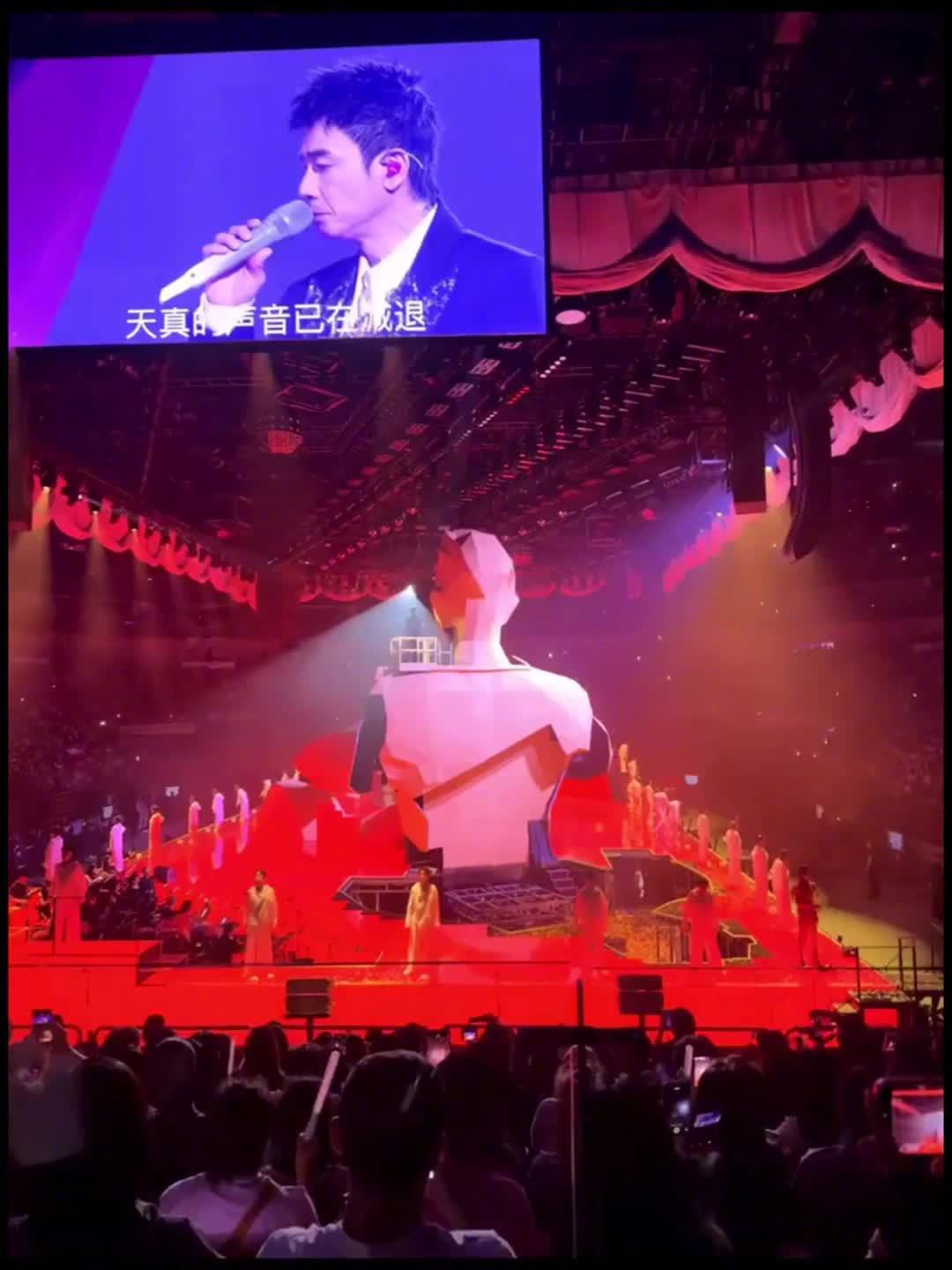 陈小春的演唱会,从喊“退票”到“抢不到票”用了两个月:这波翻盘,值每一个买演唱会票的人复盘