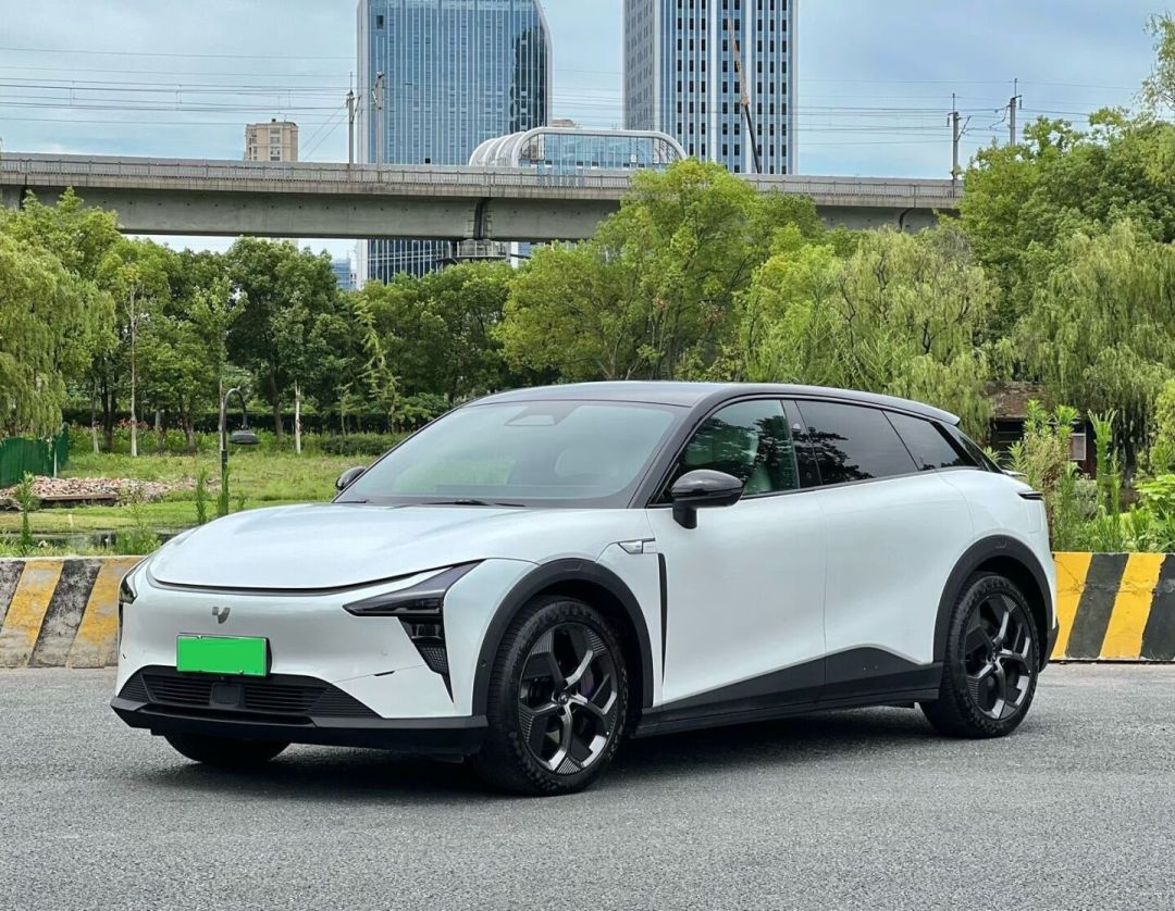 9万的极越07、10.5万的极越01:翻了全网20条挂牌才搞懂,倒闭车最大的坑不是价格,是版本
