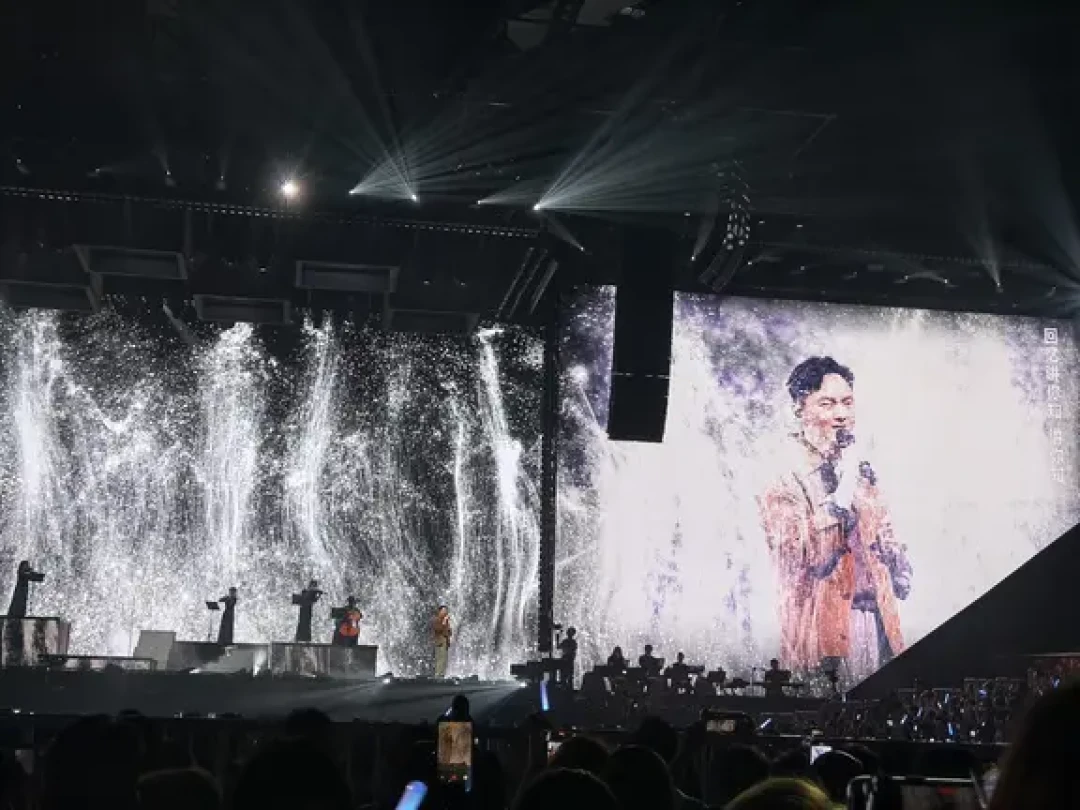 作曲和作词都走了,郭靖又把这首歌唱上了台:射雕43年的歌,哪首还活着