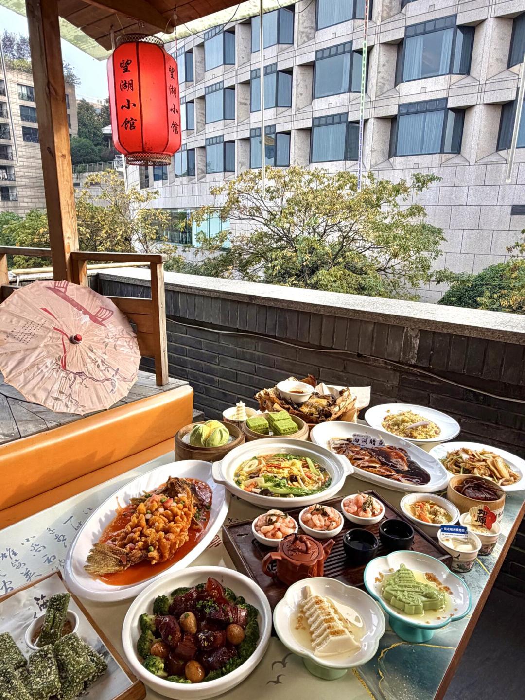 杭州“美食荒漠”再吵翻:英国人醋鱼视频十万赞,77家米其林上榜店不答应,国庆前把怎么吃说清楚