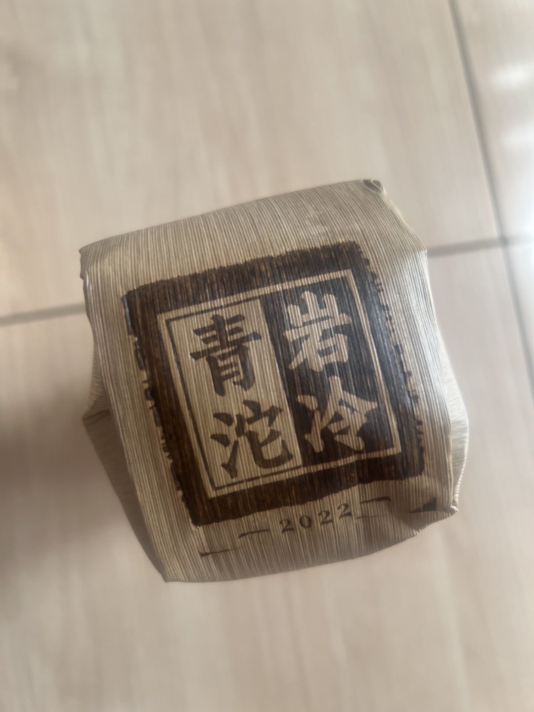 直播间秒没,转头挂上小红书:我把李亚鹏直播间茶叶的闲置帖翻了一遍,发现几个规律