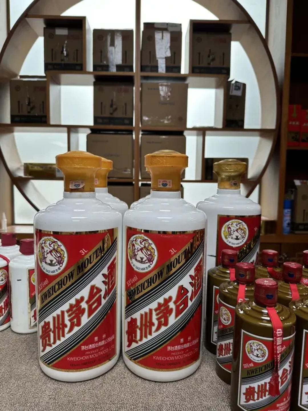 茅台批价腰斩、半年利润11年来首负:上一轮这么跌,回到前高用了8年——家里的酒是卖是留,先看这三件事