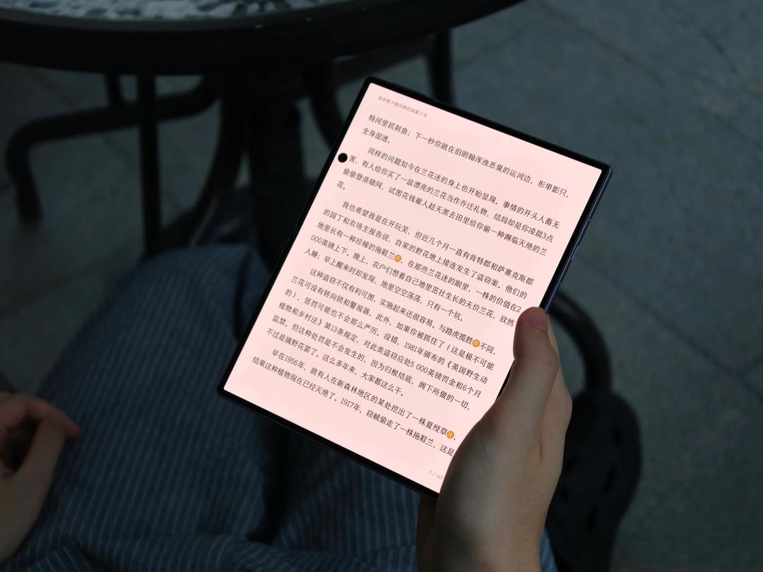 三星Galaxy Z Fold8拆解对账：钛支撑是真的，铰链怕细尘、亮屏6小时05分，12999元的阔折叠值不值？