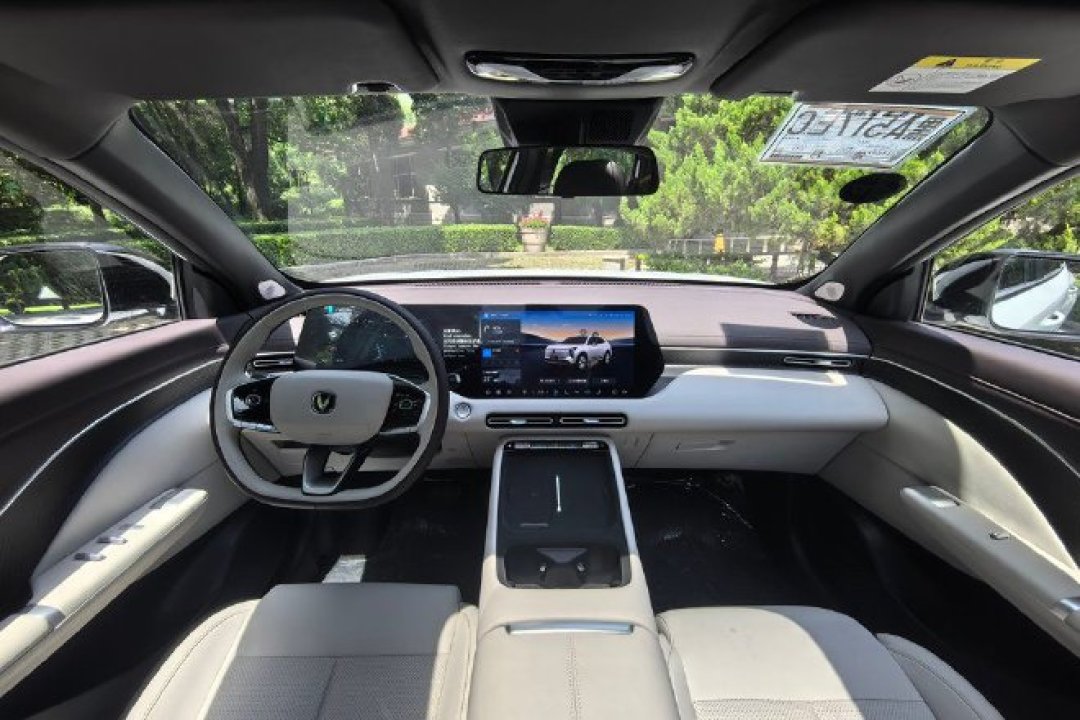 7.99万起、城区油耗3.89L,长安CS55蓝鲸超擎到底替谁省钱?