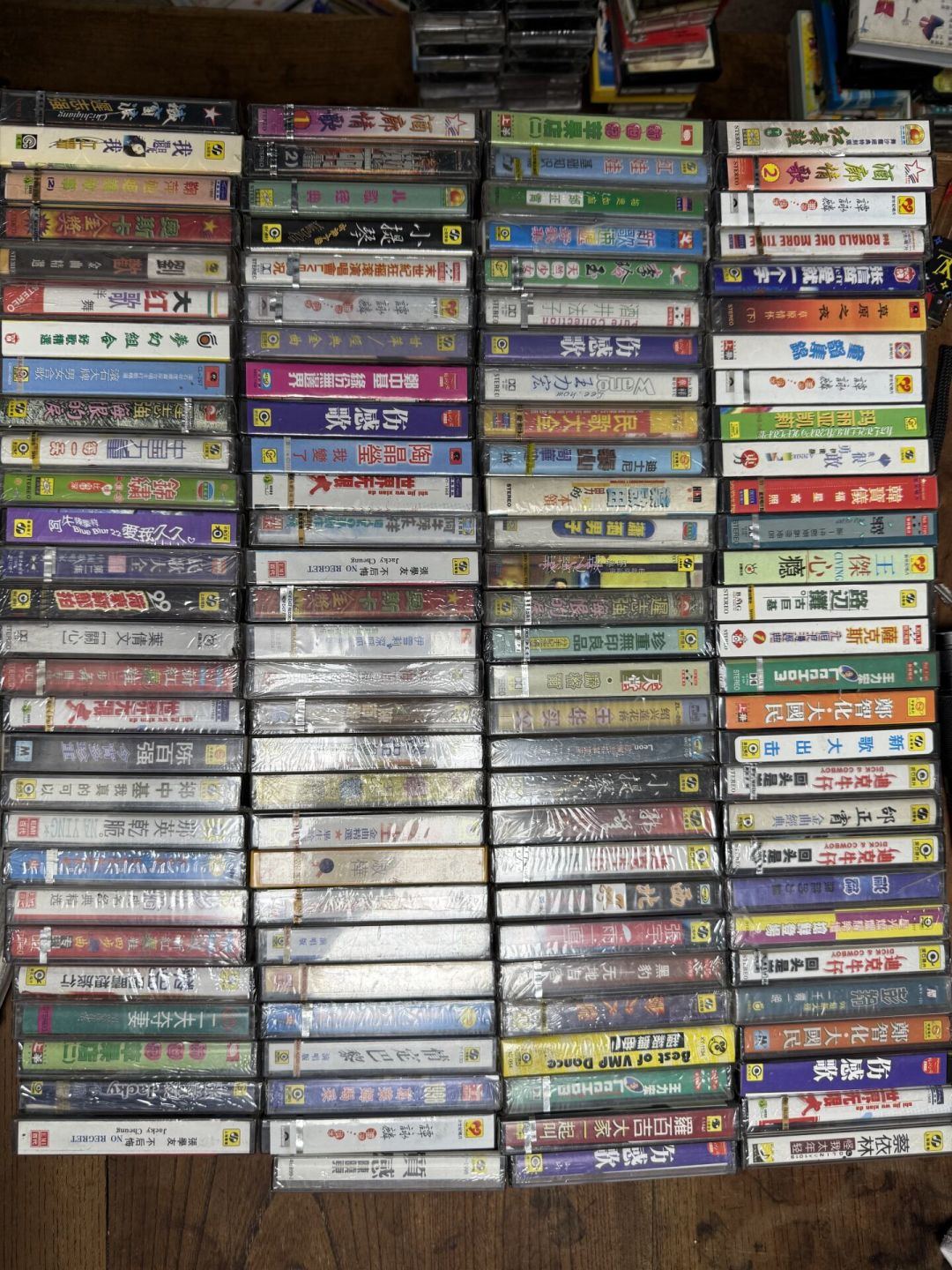 买了磁带Walkman，第一坑是磁带：普通带5块、周杰伦80起、盗版10块三盘