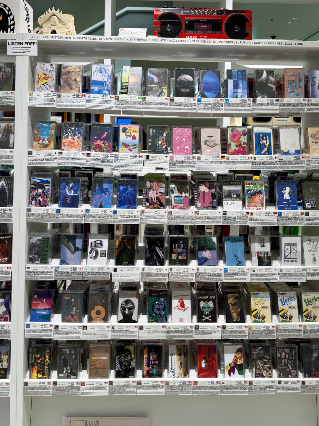 买了磁带Walkman，第一坑是磁带：普通带5块、周杰伦80起、盗版10块三盘