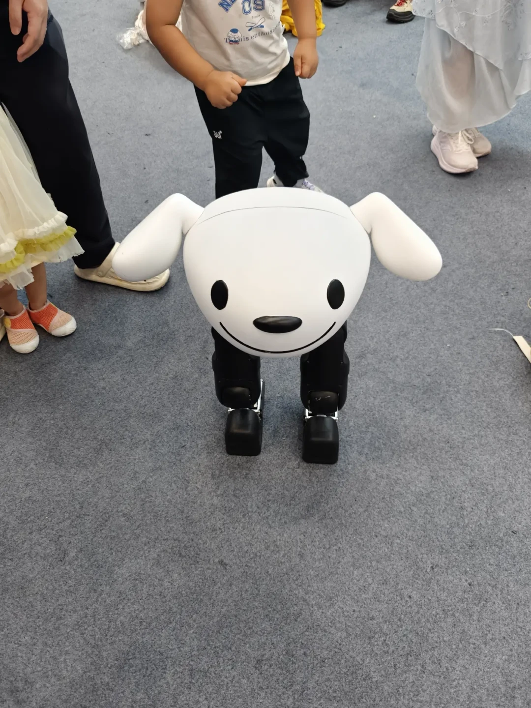 苹果桌面机器人被曝,上市还早:纠结千元机的人,现在买还是等?