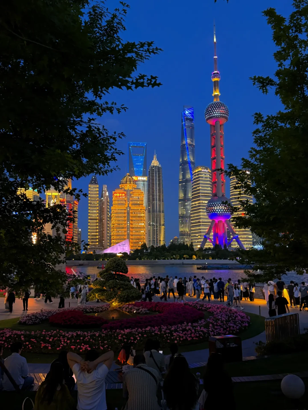 同一条江边,有人走进《爱乐之城》,有人吓得打车回家:翻完这个夏天的夜徒帖,我总结了选路线的5条硬指标