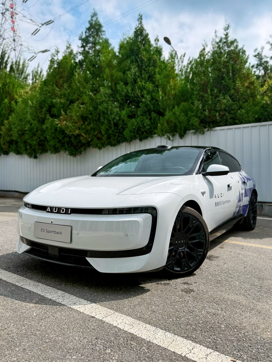 奥迪E5 Sportback:从23.59万降到20.59万,还追加整车终身质保,这台“夸驾控、骂品控”的奥迪现在能捡吗