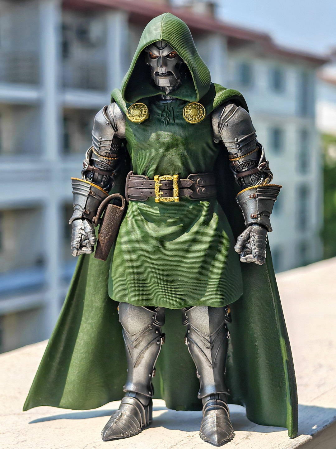 复联5还有4个月：24元平替爆火、Hot Toys头雕翻车，美队周边的钱该这么花