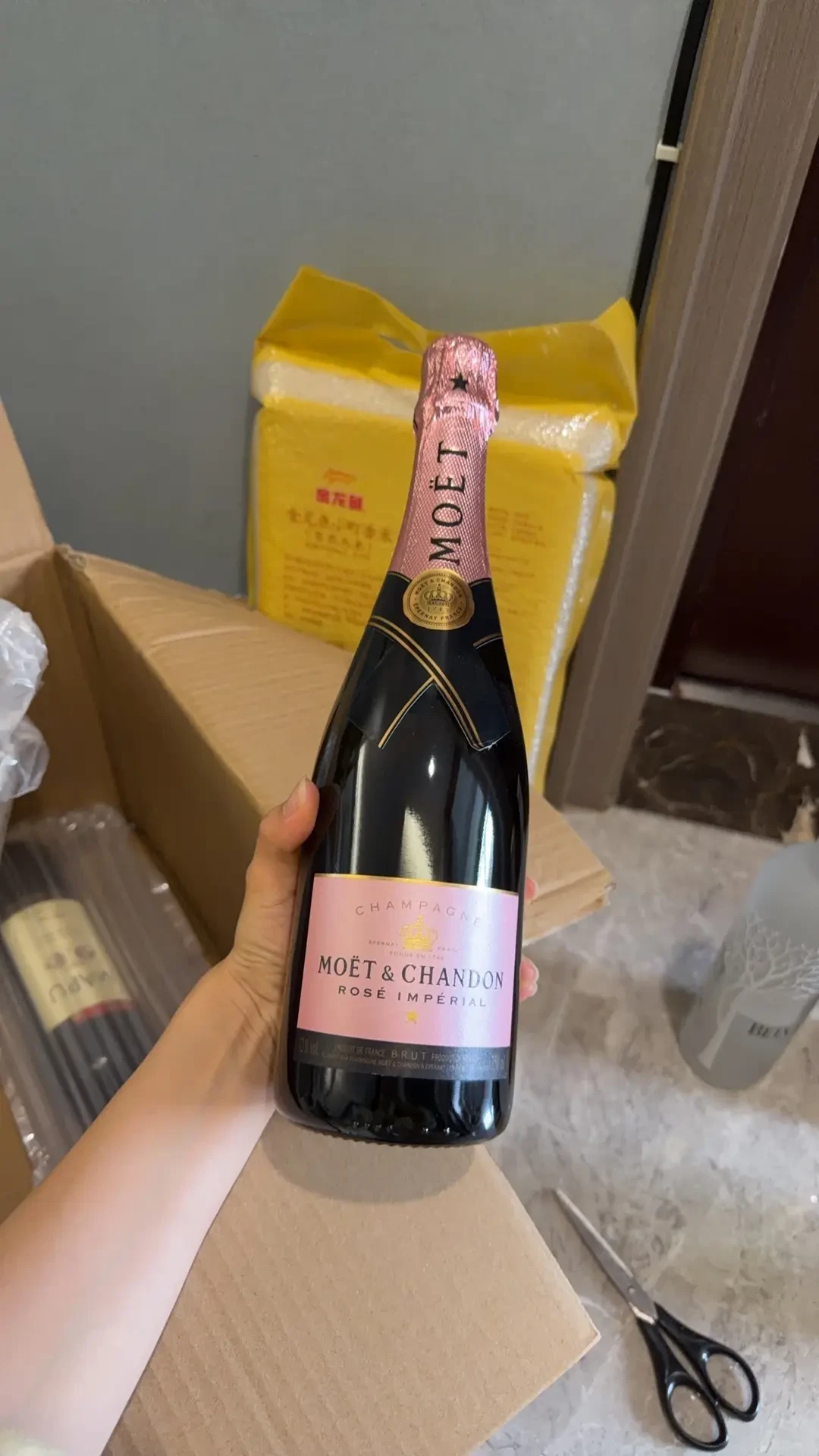 香槟连跌两年终于回暖,但回暖的不是你那瓶酩悦:秋季婚宴季前,该抄底了吗?