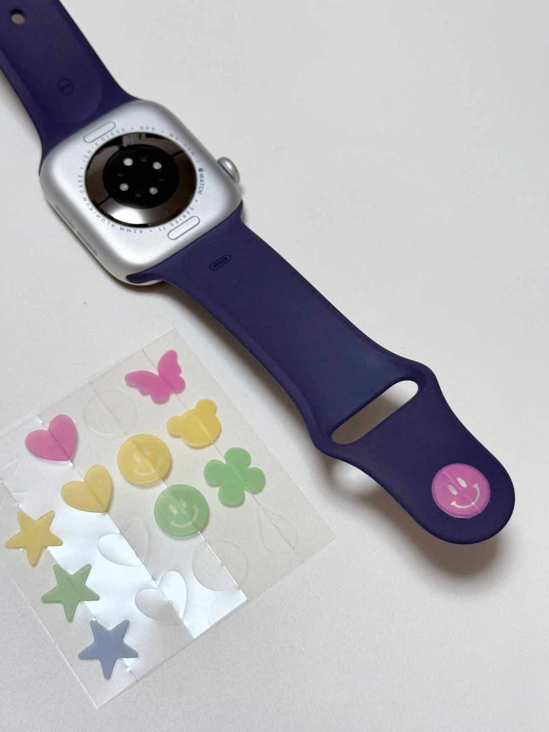 戴 Apple Watch 手腕痒？别急着换表带：对完 20 多条全网过敏吐槽，原因基本就 3 种
