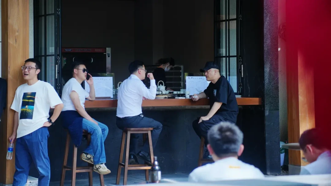 最便宜的房间2000多元一晚,比昆明市区五星酒店还贵:李亚鹏新开的滇池民宿值不值得住
