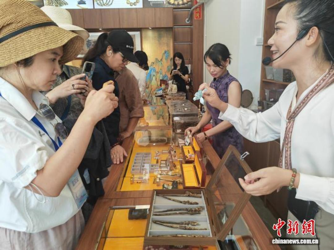 四万人在评论区排队,求免费鉴定沉香:回复“真假”的,没几个是免费的