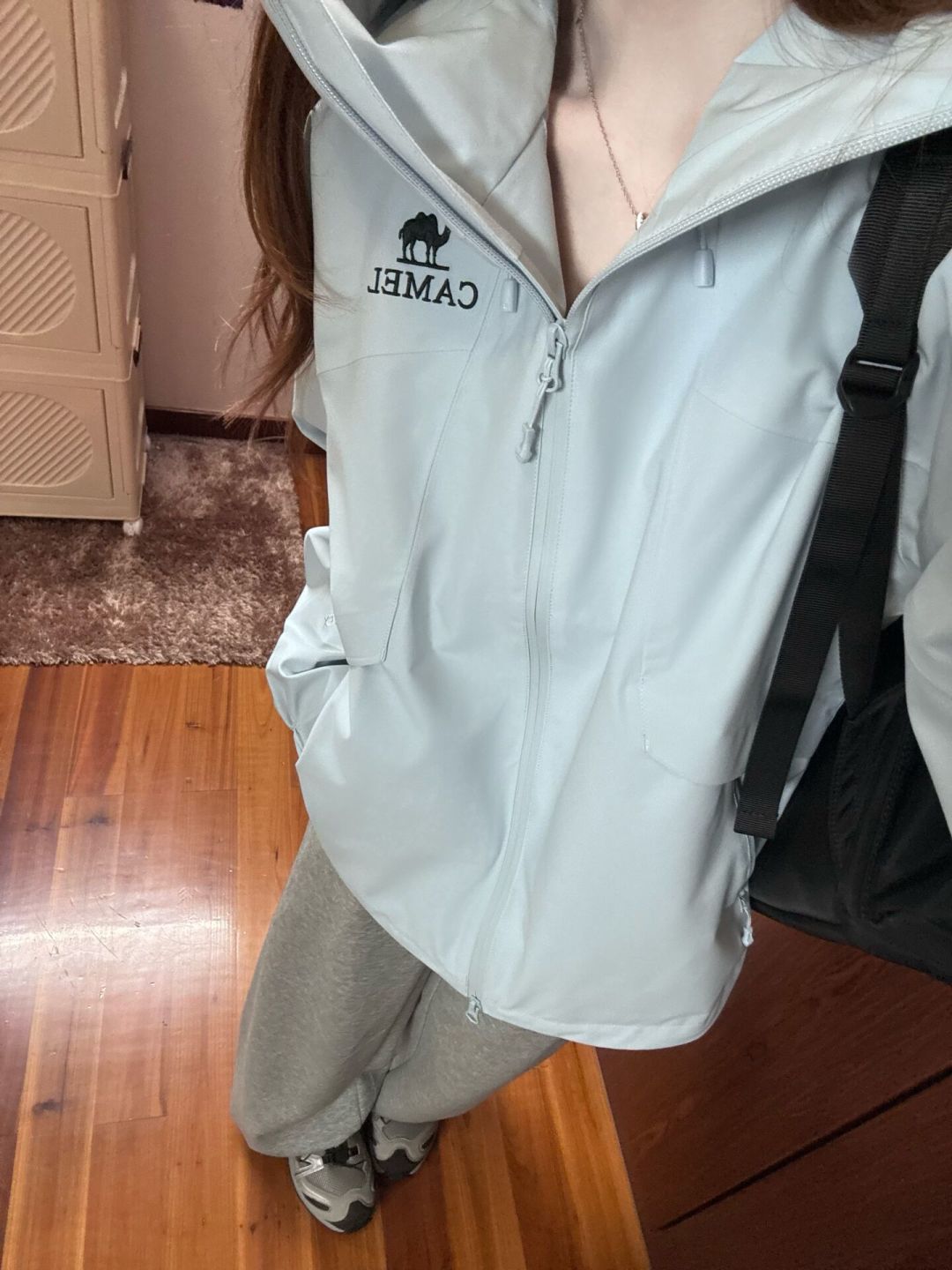 253块的三合一和千元硬壳之间,隔的不是防水指数:开学季买冲锋衣,先分清你要走哪种山