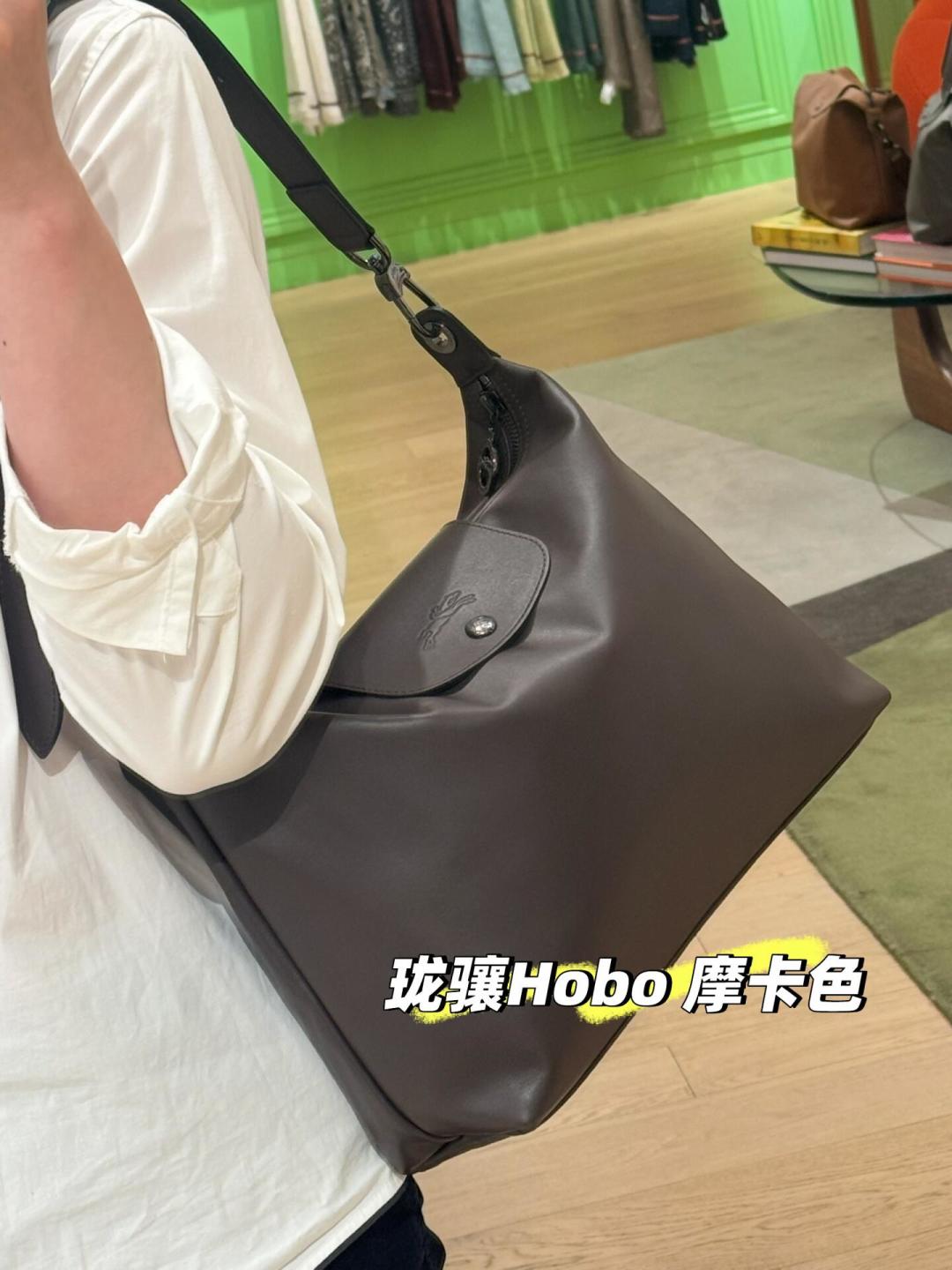 陈丽君连拿两个奖,粉丝把她的珑骧同款挖出来了:5款包4个渠道,帮你捋清楚怎么入