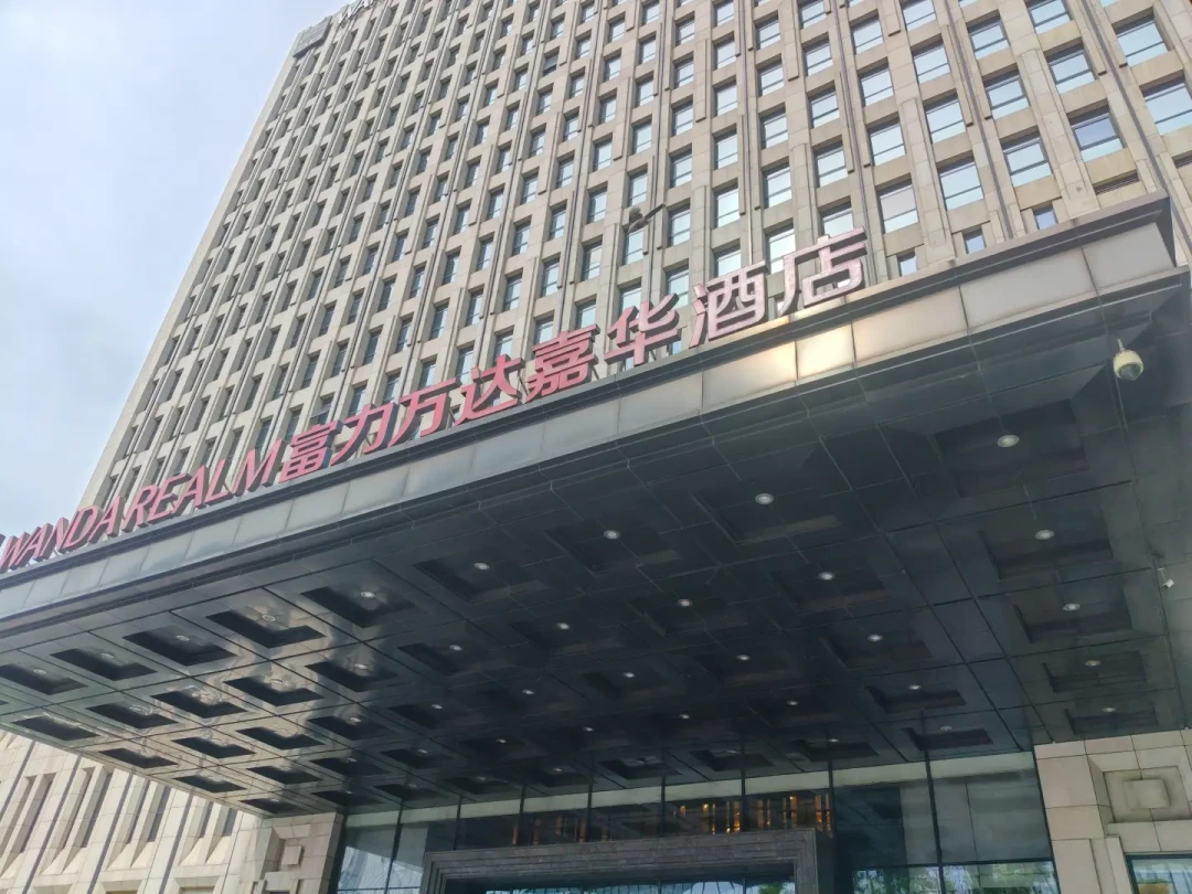 芝麻800分白送一张铂金卡?入万达万悦会的坑前,我劝你先把三笔账算完