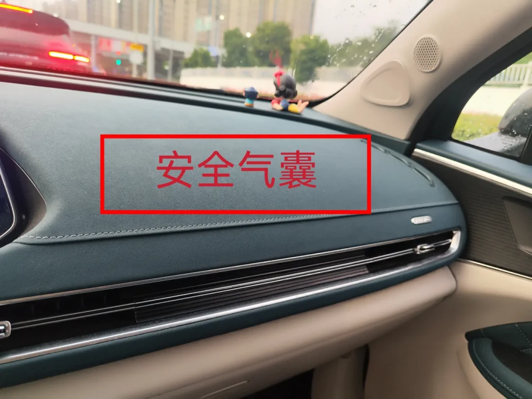 全网都劝你别在车里放玩偶，但到底放哪？翻遍全网找到了这几个安全位