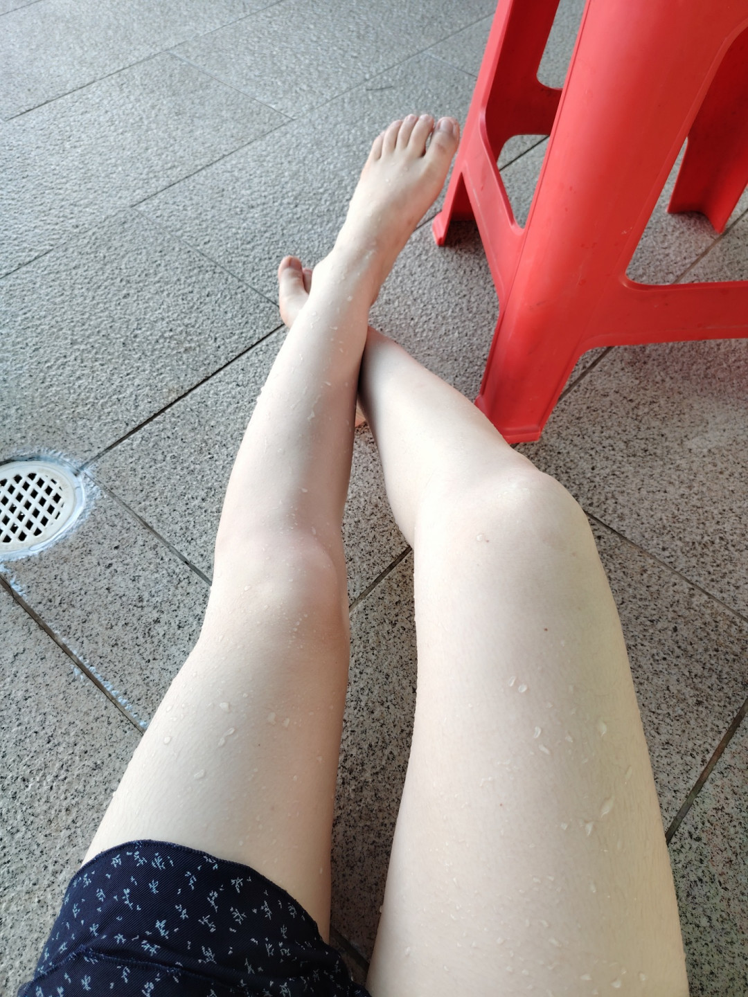 涂美白身体乳真长毛了?这场吵了好几年的争论,先用3个问题分清「长毛」,再决定换不换