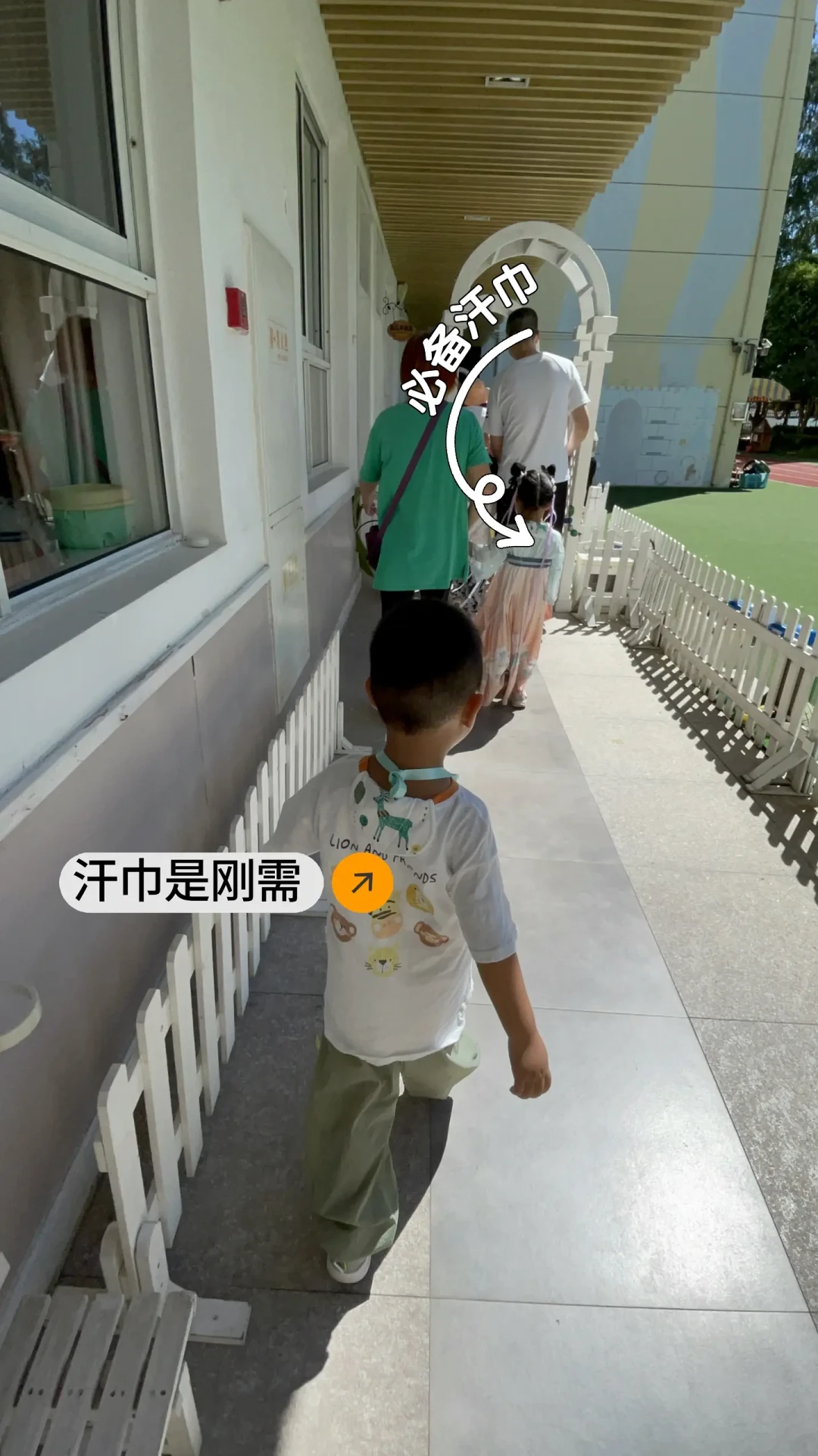 幼儿园老师最怕孩子穿这些:对完两篇幼师提醒、一篇3000赞一年复盘和中消协抽检,这份入园穿搭红黑榜够了